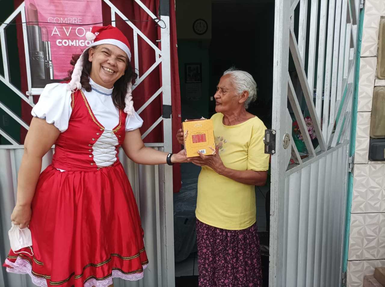 Camacã: Secretaria de Assistência Social distribui Panettone para os idosos